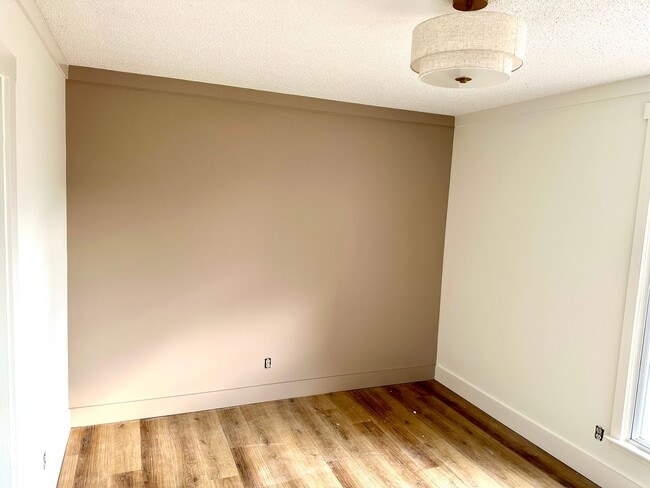 Building Photo - 6620 Upton Ln