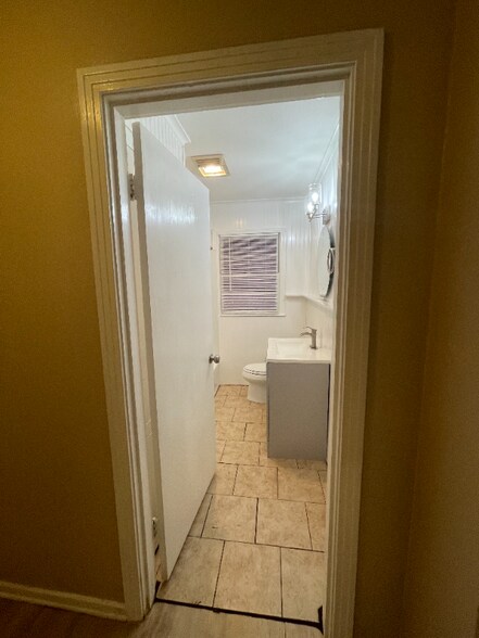 Building Photo - 405 Sheridan St