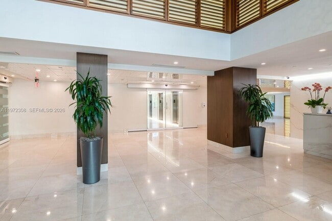 Building Photo - 540 Brickell Key Dr