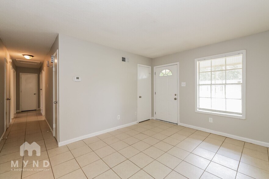 Building Photo - 3020 Normandy Dr