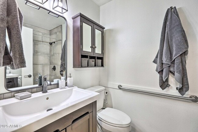 Building Photo - 726 S Nebraska St