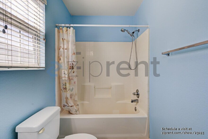 Building Photo - Unit