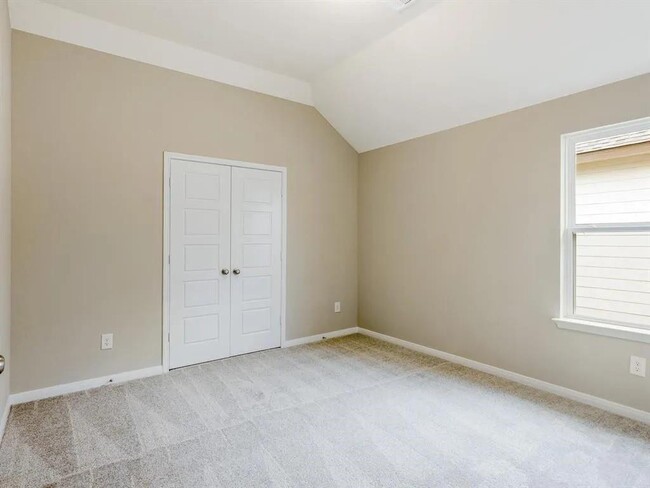 Building Photo - 7010 Lauren Oak Dr