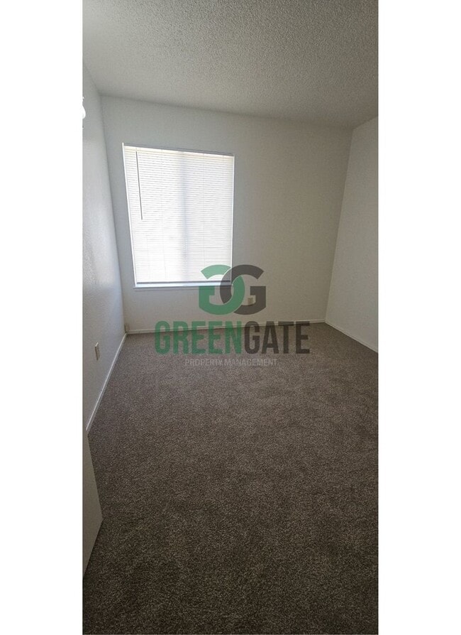 Building Photo - 3 BEDROOM 2 BATH HOME MOVE IN READY IN North MODESTO!