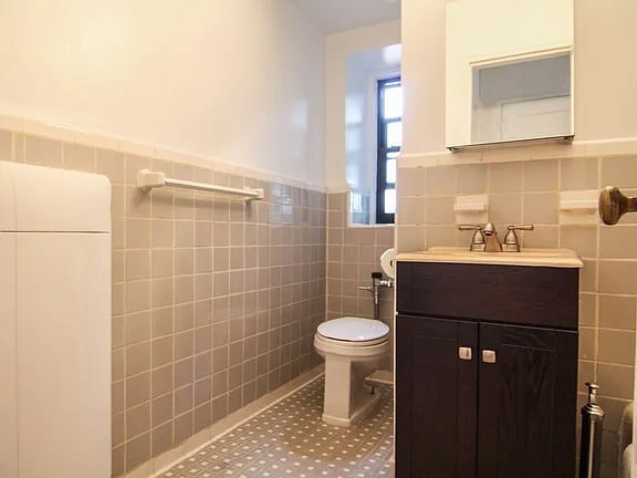 Building Photo - 88-10 34th Ave