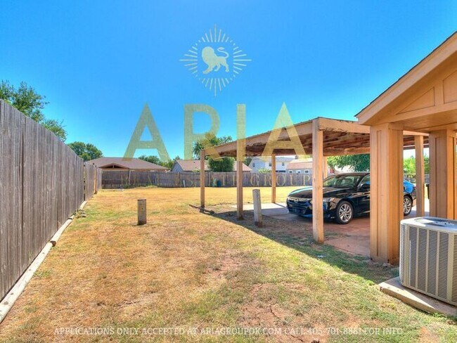 Building Photo - Spacious 2 Bed/1.5 Bath Norman Townhome Av...