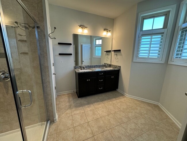 Building Photo - END UNIT 3 Bed | 2.5 Bath Townhouse in Mor...