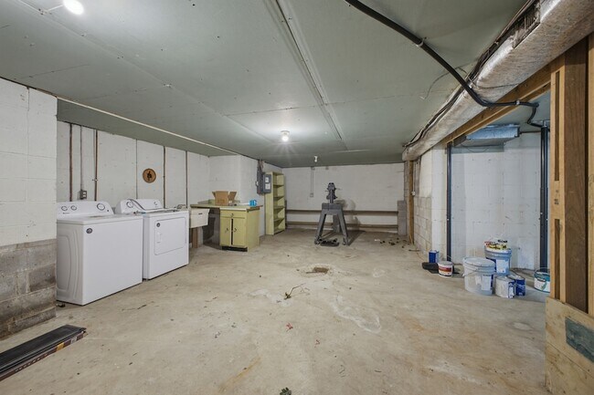 Building Photo - 5612 Stanford Ct