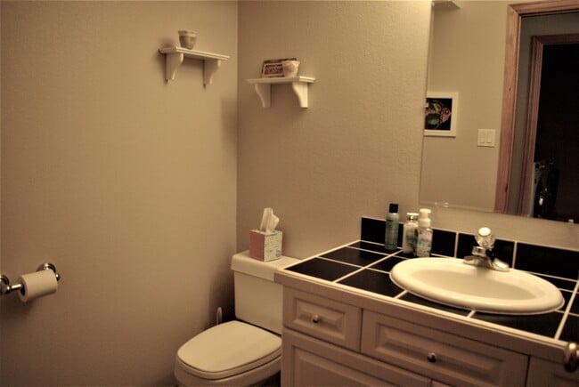 Building Photo - 6bed/4bath oversized 2 car garage fenced in back yard Cheyenne Mountain School District