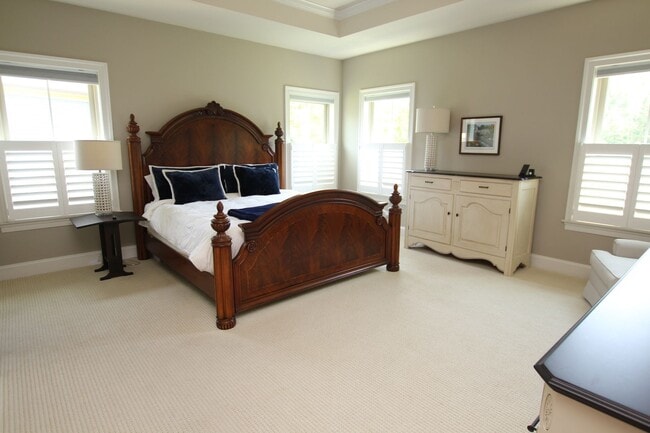 Building Photo - Beautiful Furnished Home Close to Bethany ...