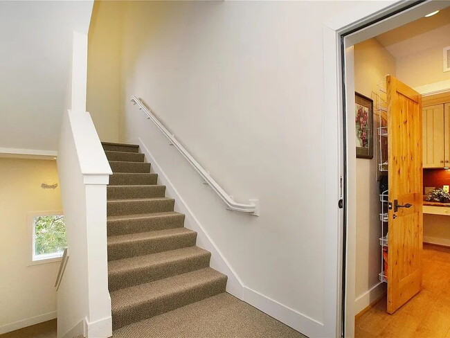 Building Photo - "Luxurious Living Awaits: Spacious 2-Bed, 3-Bath Apartment in Prime Clayton Location!"