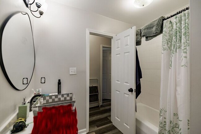 Building Photo - 348 Alberta Dr