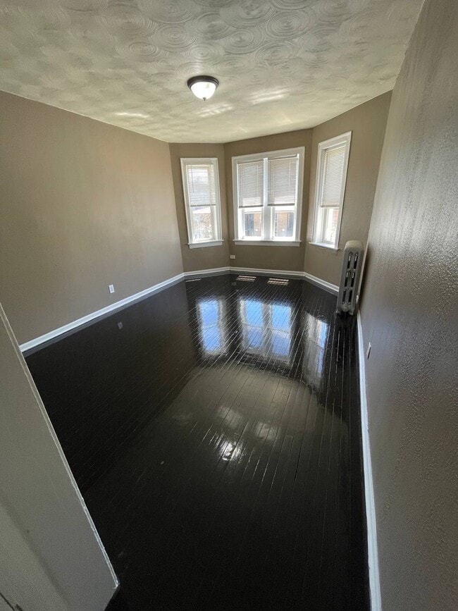 Primary Photo - 7534 S Coles Ave