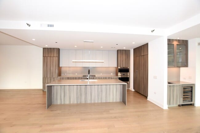 Building Photo - 60 E Randolph St