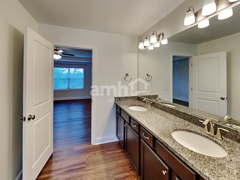 Building Photo - 4037 Birchfield Pl