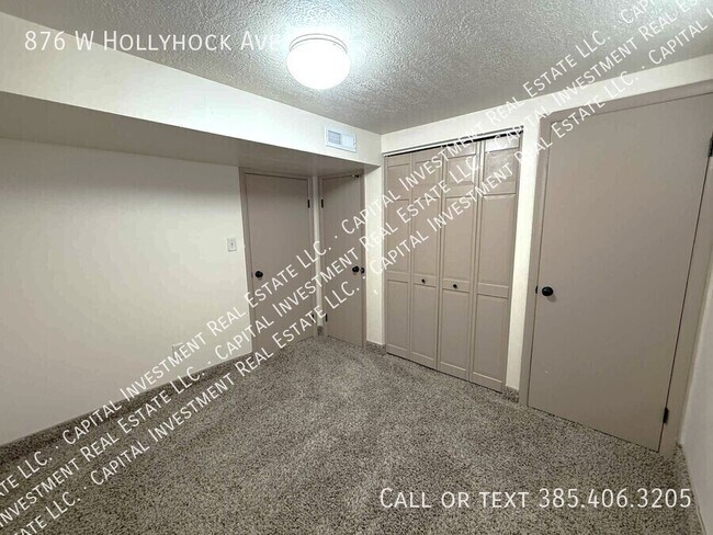 Building Photo - 876 Hollyhock Ave