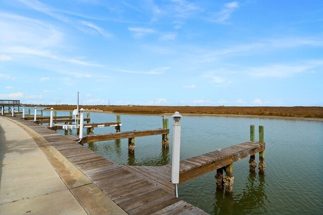 Building Photo - 14878 Granada Dr