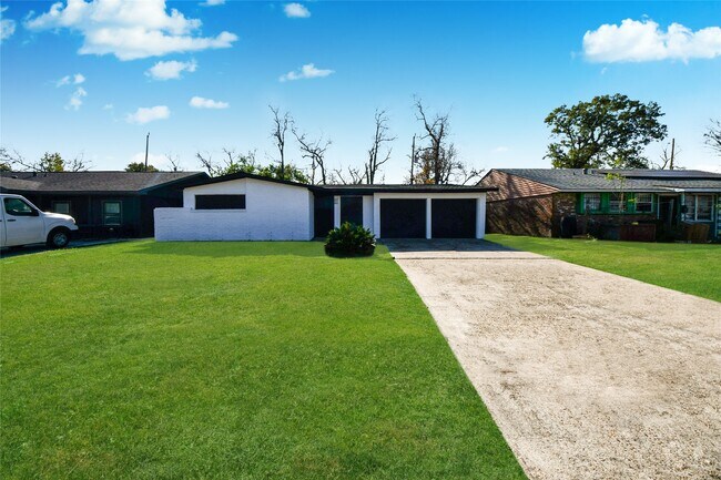 Building Photo - 3727 Prudence Dr