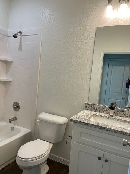 Building Photo - 705 Tower Mill Ct