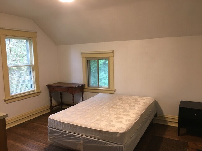Building Photo - West Shore Apartments -107E