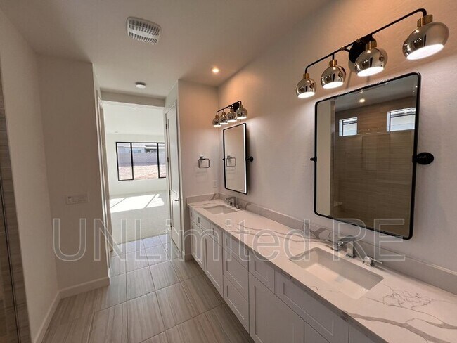 Building Photo - 5705 E Cannon Pl