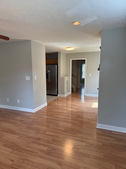 Building Photo - $1,000 off first month's rent if move in b...