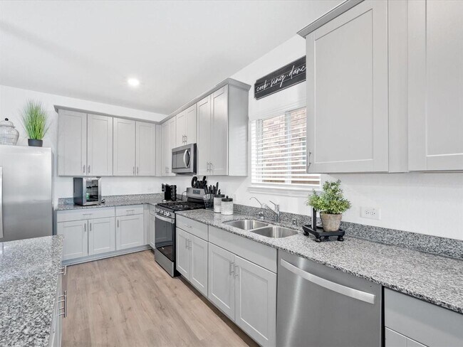 Building Photo - 1067 Greenshank Dr
