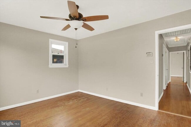 Building Photo - 117 E Maplewood Ave