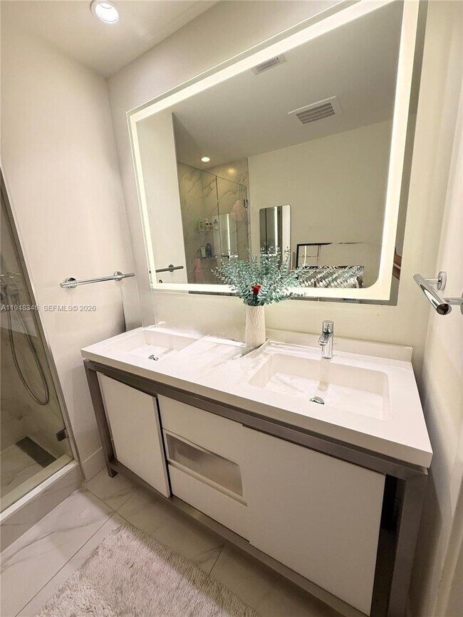 Building Photo - 2000 Metropica Wy