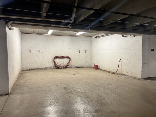 Building Photo - Diamond Valley Apartments Plan F