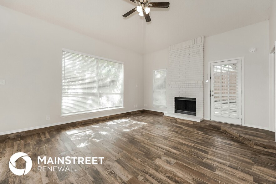 Building Photo - 828 Bentree Dr