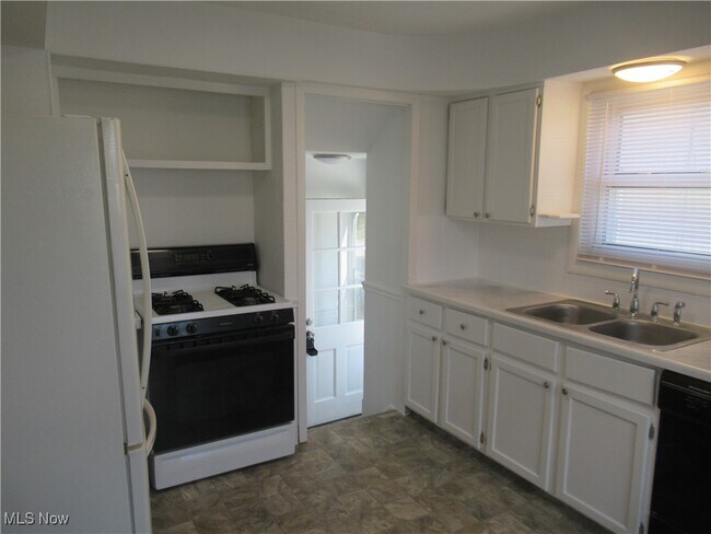 Building Photo - 8005 Bremen Ave