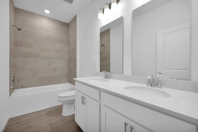 Building Photo - 302 Lake Sinclair St