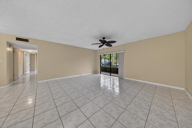 Building Photo - 147 Deer Creek Blvd