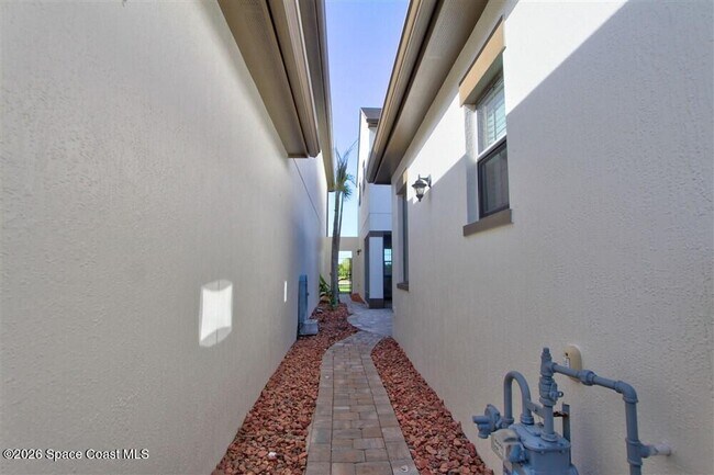 Building Photo - 8810 Napolo Dr