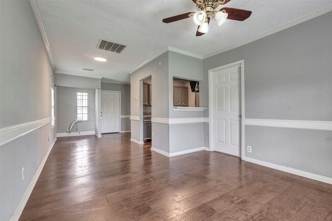 Building Photo - 1102 Northwood St