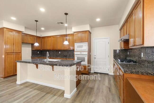 Building Photo - 785 Ellerbrook St
