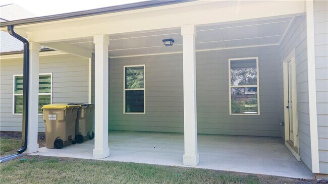 Building Photo - 38 Winding Rose Dr