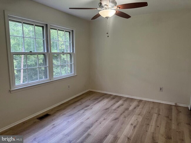 Building Photo - 5230 Lonsdale Dr