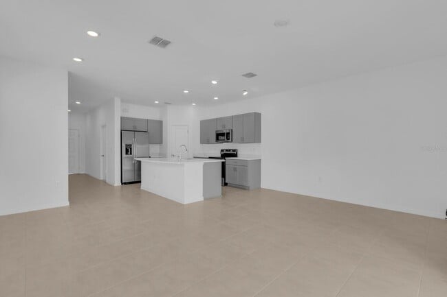 Building Photo - 3010 Canary Ave