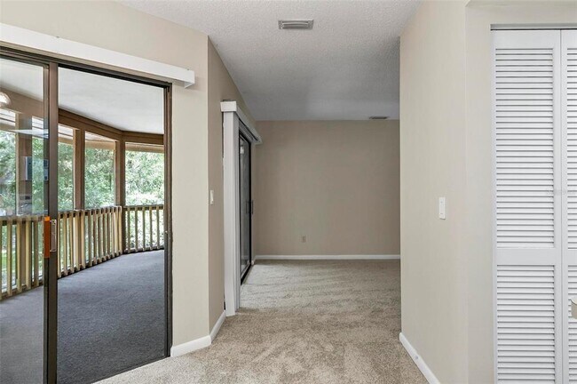Building Photo - 14 Oakmont Ct