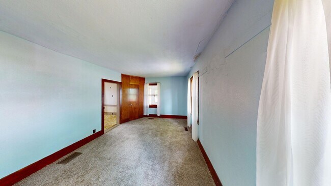 Building Photo - Crestview Schools- Country living, large yard