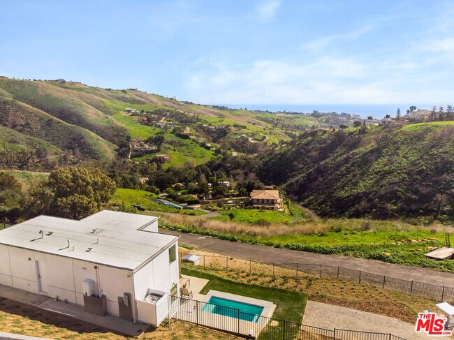 Building Photo - 28405 Via Acero St