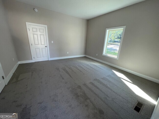 Building Photo - 6104 Blair St NE