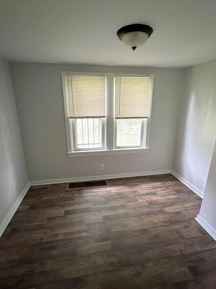 Building Photo - 130 Zewe Aly