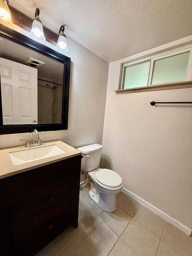 Building Photo - 505 NW D St