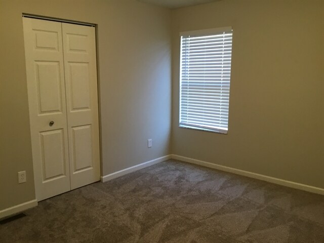 Building Photo - 80 Simsbury Ct