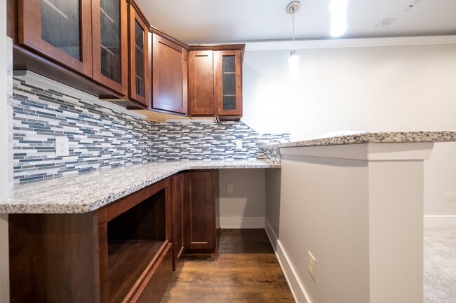 Building Photo - 2638 Vierling Dr E