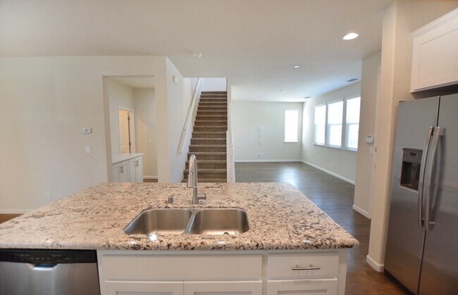 Building Photo - 3936 Purple Finch Ln