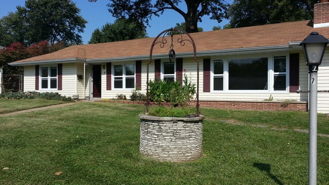 Primary Photo - COMING SOON! 3B 1b Florissant Home For Rent